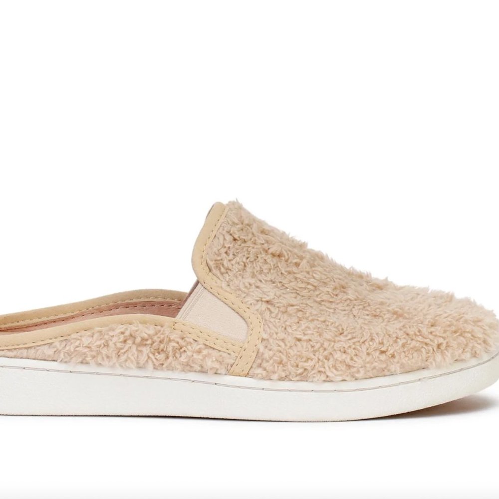 UGG Luci Slip On Sneakers Size 9